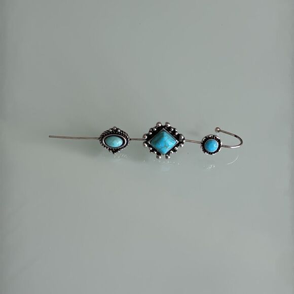 Elegant Silver Ear Cuff A1430 - Picture 3 of 4